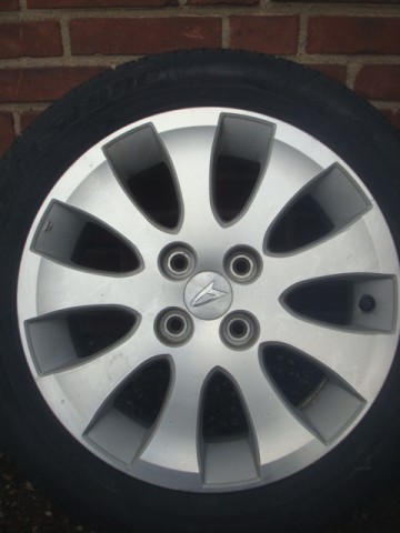 15 Inch Daihatsu lichtmetalen velgen met Banden 4x100