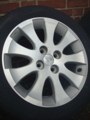 15 Inch Daihatsu lichtmetalen velgen met Banden 4x100