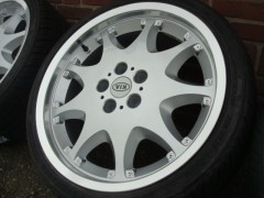 19 Inch Kia Velgen en Banden Steek 5x114 3
