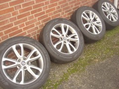 18 Originele Hyundai V-Spoke Velgen en Banden 5x114 3