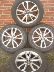 18 Originele Hyundai V-Spoke Velgen en Banden 5x114 3