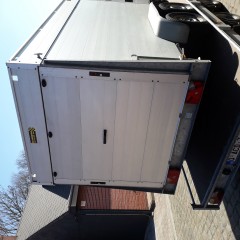 gesloten aanhangwagen geremd