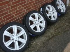 17 Inch Devino Velgen en Banden Steek 5x112