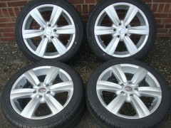 17 Inch Devino Velgen en Banden Steek 5x112