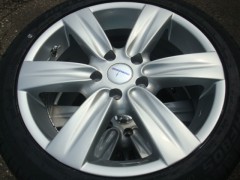 17 Inch Devino Velgen en Banden Steek 5x112
