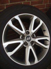 18 Originele Hyundai V-Spoke Velgen en Banden 5x114 3