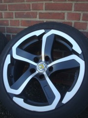 17 Inch VW Dotz Hanzo Velgen Hifly Michelin 5x112
