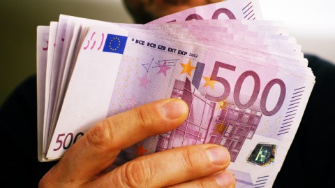Vals geld te koop