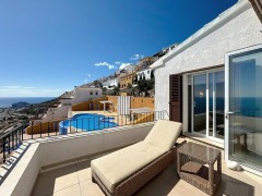 Uw ruime Penthouse in MORAIRA met parking en met