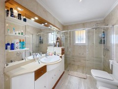 Uw ruime Penthouse in MORAIRA met parking en met