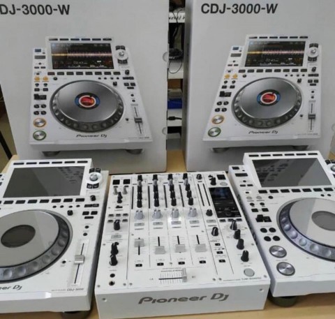 Pioneer DJ CDJ-3000-W Pioneer DJM-A9 DJ Mixer Pioneer CDJ-Tour1