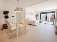 Uw eigen nieuwe Villa in LA MARINA met veel extra