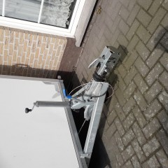 gesloten aanhangwagen geremd