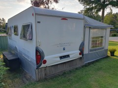 Te koop  Knaus Südwind 550 UF caravan met voortent