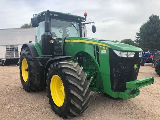 John Deere 8320R