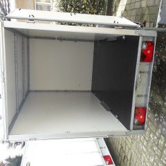 gesloten aanhangwagen