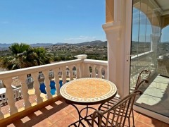 Uw eigen Villa in MORAIRA met eigen parking en veel meer