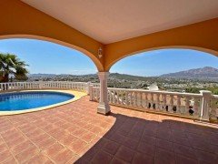 Uw eigen Villa in MORAIRA met eigen parking en veel meer