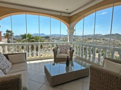 Uw eigen Villa in MORAIRA met eigen parking en veel meer