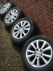 18 Originele Toureq Velgen en Banden Steek 5x130