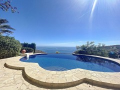 Uw eigen Villa in MORAIRA met overloopzwembad met garage en