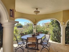 Uw eigen Villa in MORAIRA met overloopzwembad met garage en