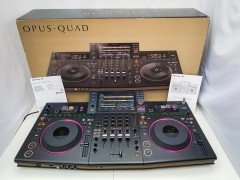 AlphaTheta XDJ-AZ en AlphaTheta Omnis-Duo en Pioneer Opus-Quad