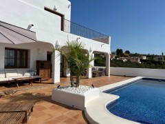 Uw eigen Villa in MORAIRA met mooie zeezichten en eigen garage