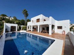 Uw eigen Villa in MORAIRA met mooie zeezichten en eigen garage