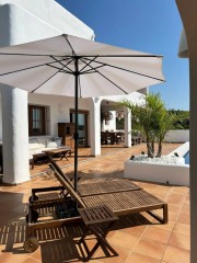 Uw eigen Villa in MORAIRA met mooie zeezichten en eigen garage