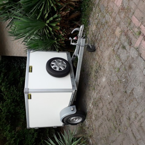 gesloten aanhangwagen