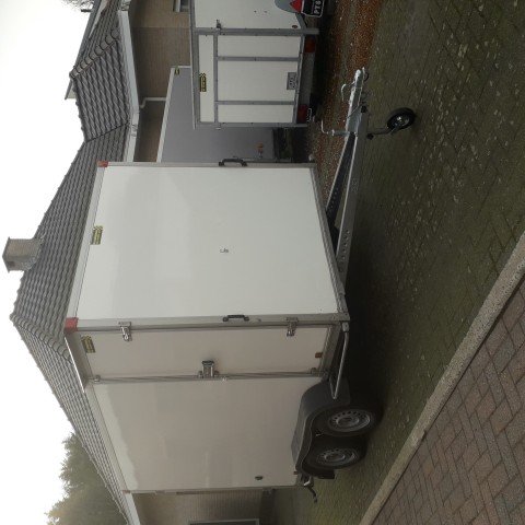 gesloten aanhangwagen met zijdeur