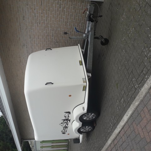 gesloten aanhangwagen