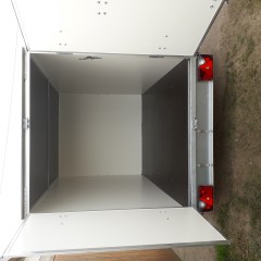 gesloten aanhangwagen