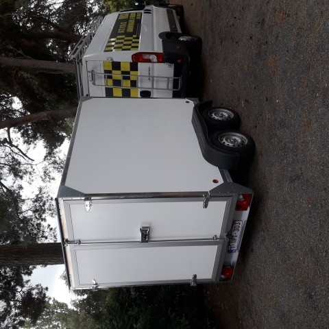 gesloten aanhangwagen