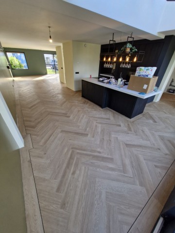 Op zoek naar een nieuwe vloer of een strakke traprenovatie 