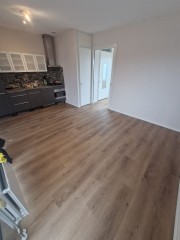 Op zoek naar een nieuwe vloer of een strakke traprenovatie 