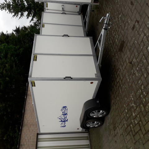 gesloten aanhangwagen