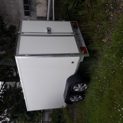 gesloten aanhangwagen