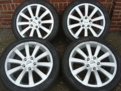 17 inch Momo velgen en banden steek 5x108