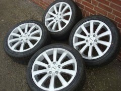 17 inch Momo velgen en banden steek 5x108
