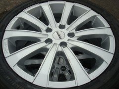 17 inch Momo velgen en banden steek 5x108