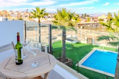 Uw eigen Bungalow in ORIHUELA COSTA aan Roze Meer met eigen parking