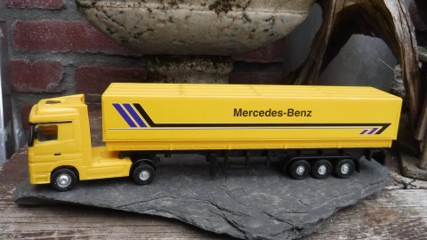 Schaalmodel mercedes actros