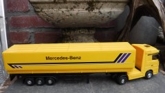 Schaalmodel mercedes actros