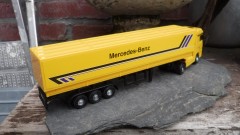 Schaalmodel mercedes actros