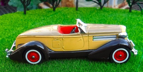 Prachtige matchbox auburn 351