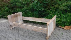 Steigerhouten bed