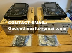 Pioneer DJM-A9 DJ Mixer en Pioneer CDJ-3000 Multi-Player