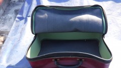 Rode lederen reiskoffer